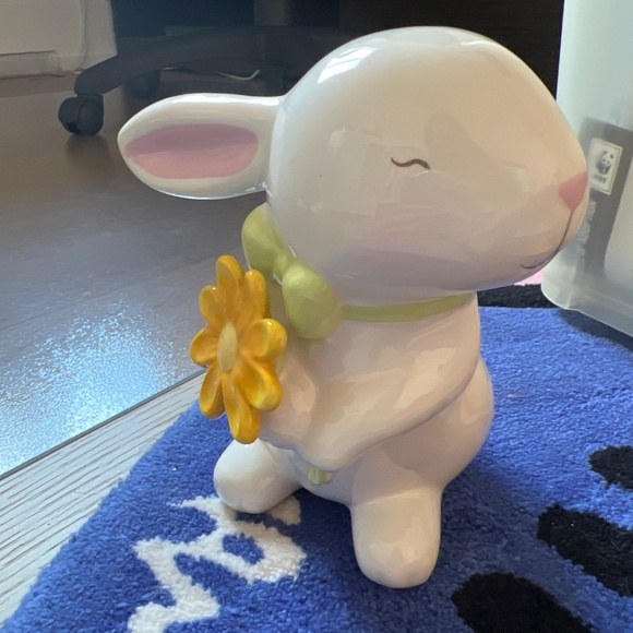 Grasslands Road Bunny Statue - Picture 2 of 4